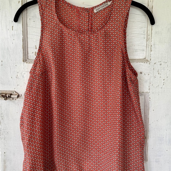 BODY CENTRAL, NWOT, LIGHTWEIGHT, SLEEVELESS BLOUSE WITH BUTTON BACK. SIZE M - Picture 2 of 8